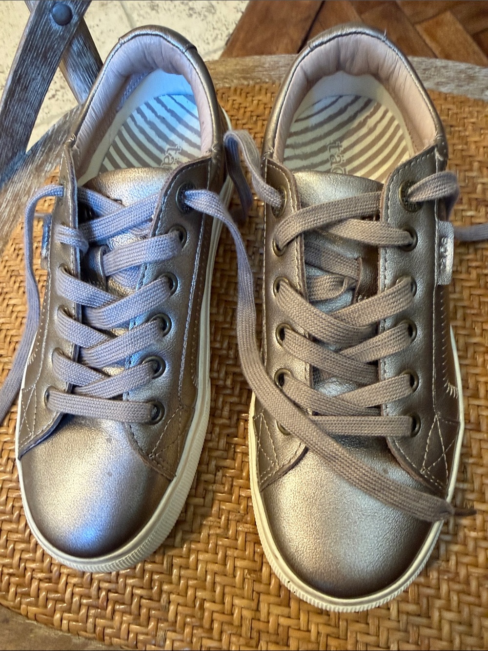 Taos Footwear Metallic Gray Lace-Up Sneakers